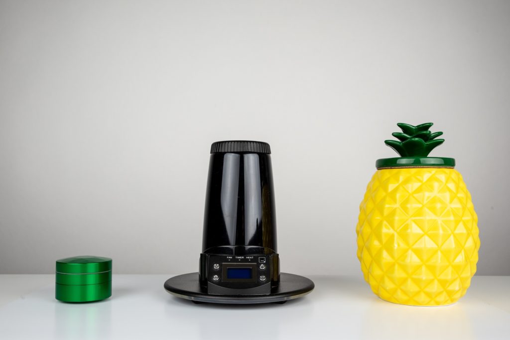 Extreme-Q Vaporizer with Brilliant Cut Grinder