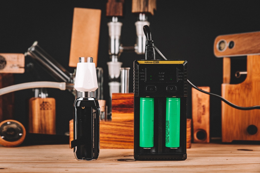 NEO Vape with Nitecore i2 External Battery Charger