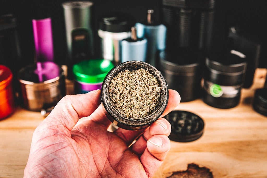 How to Use a Dry Herb Grinder: Guide for beginners - Planet Of The