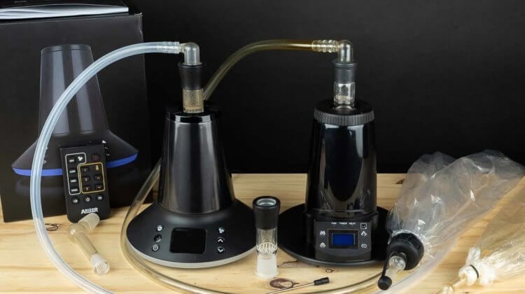 Arizer XQ2 vs Extreme Q Desktop Vaporizer Comparison
