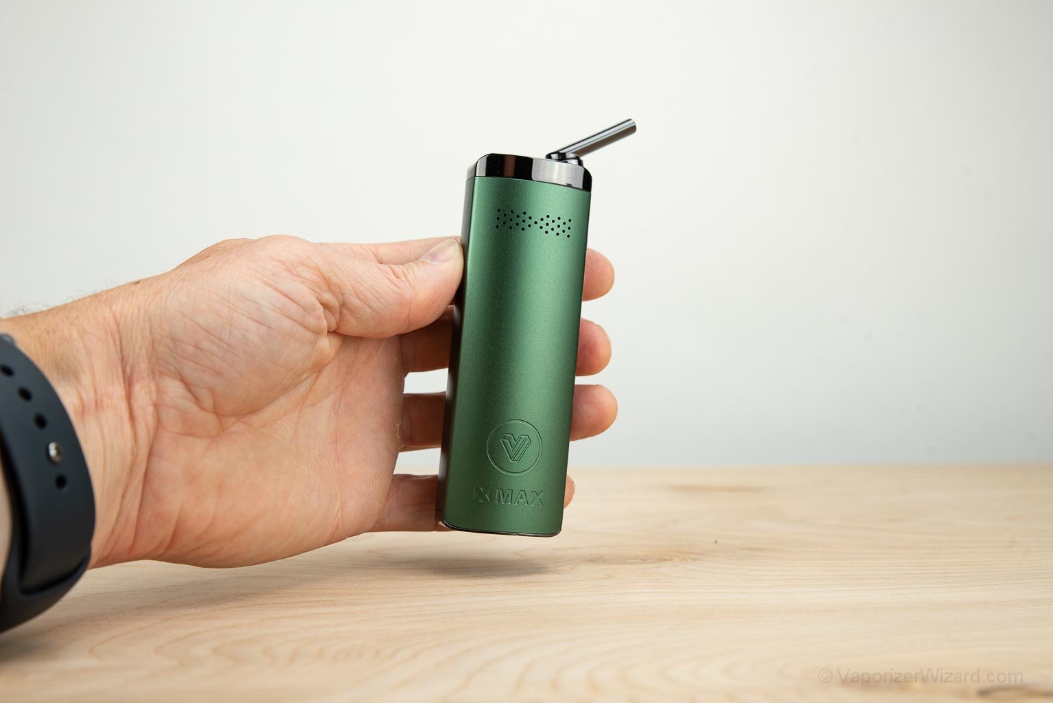 XMAX POTV Starry 4 Vaporizer Size in Hand